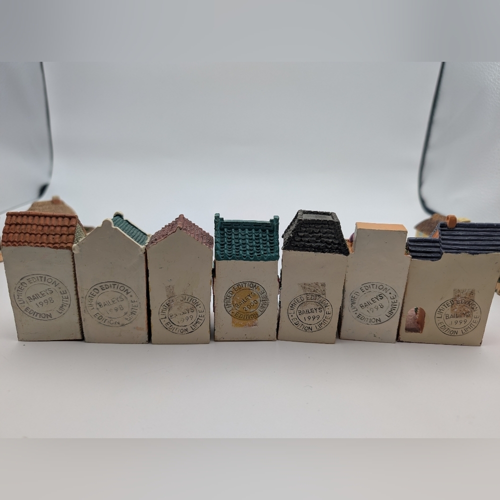 Lot of 11 Vintage Baileys Irish Cream Miniature houses limited edition 1997-2000 - Picture 3 of 3